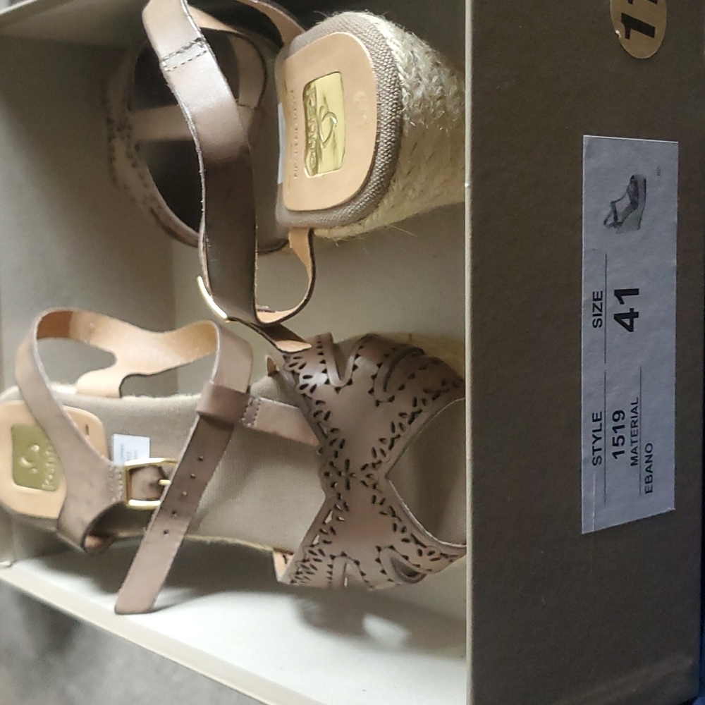 Sandals - Picture 4 of 5
